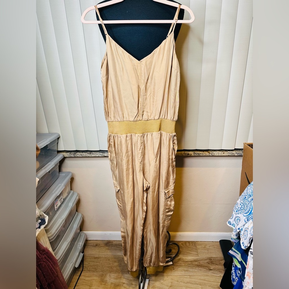 5 a7 Cinq a Sept Beige/ Gold Amia V-neck Jogger Jumpsuit Size Large - Picture 4 of 13